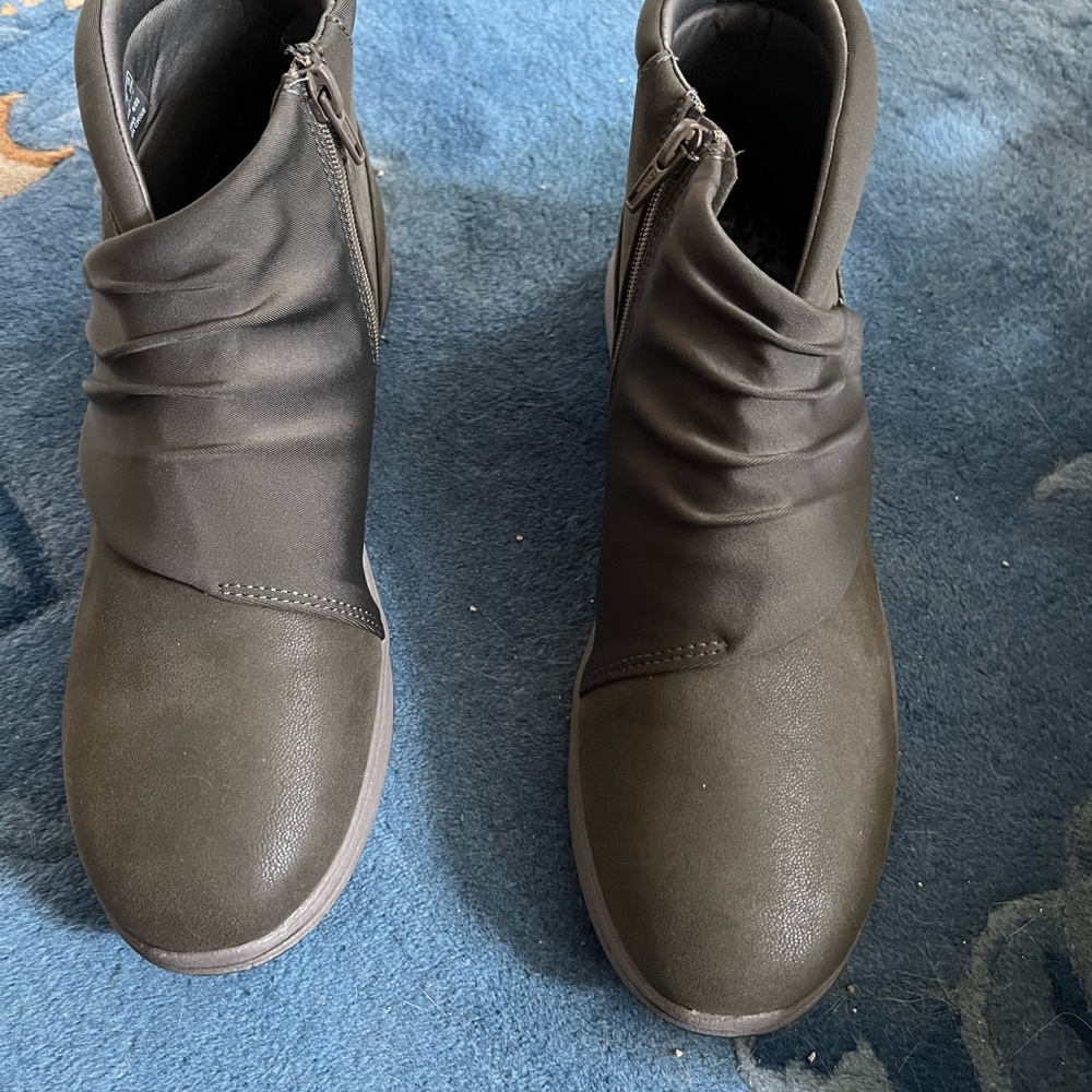 Clarks Cloudsteppers Ankle Boots New in Box
